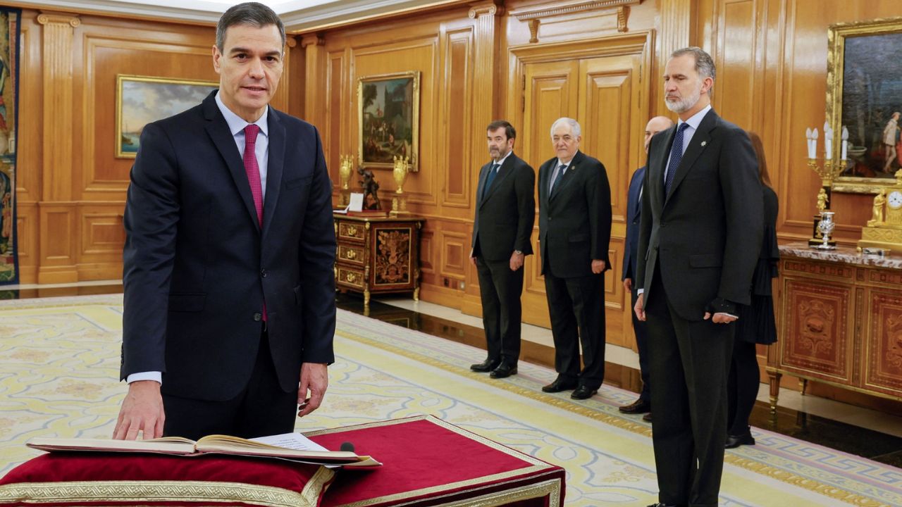 Sánchez jura como presidente del gobierno de España; oposición sigue movilizada