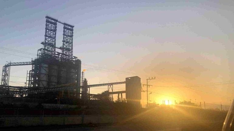 Ciudadanos y activistas exigen cierre de refinería de Pemex en Nuevo León