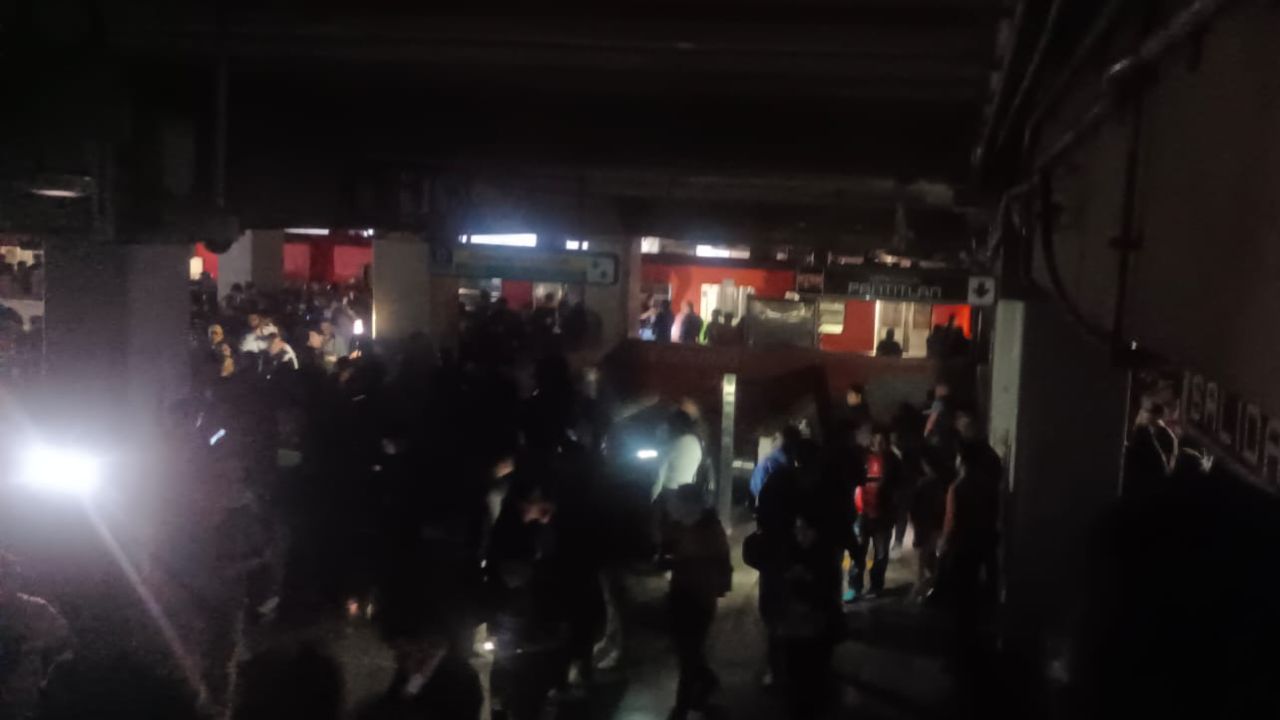 Apagón provoca caos en la Línea 9 del Metro CDMX