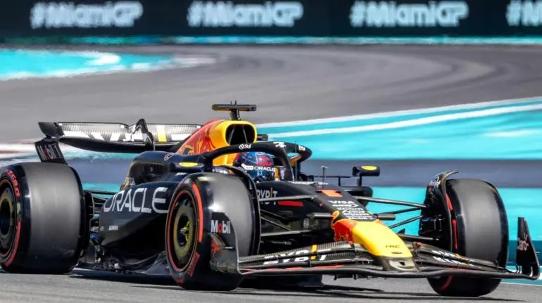 Verstappen sigue sin rival y firma su sexta ‘pole position’ de la temporada